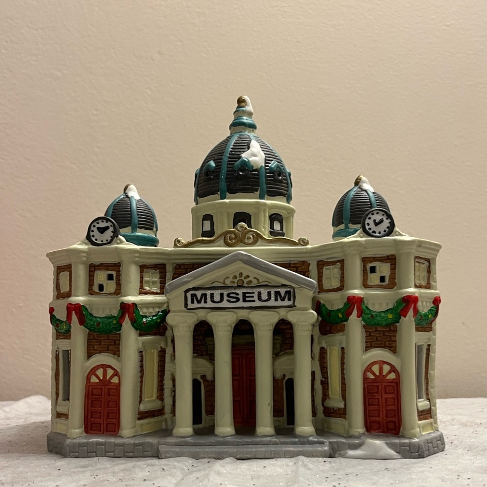 Dickens Keepsake Porcelain Lighted House Village Museum- no cord/light - Picture 2 of 16